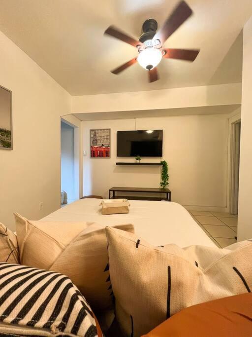 Cozy 1-Bedroom Rental In Miami Eksteriør bilde