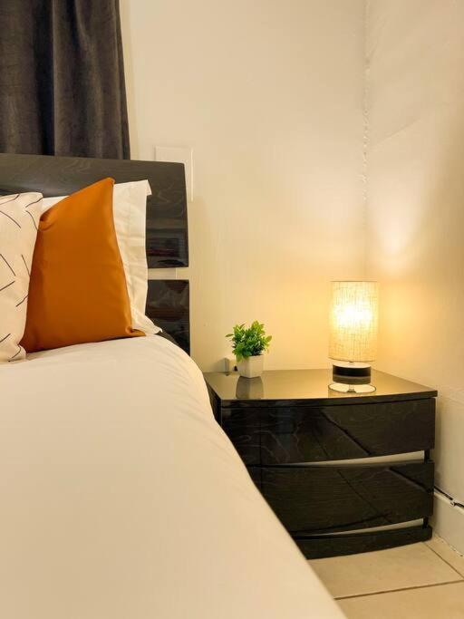 Cozy 1-Bedroom Rental In Miami Eksteriør bilde