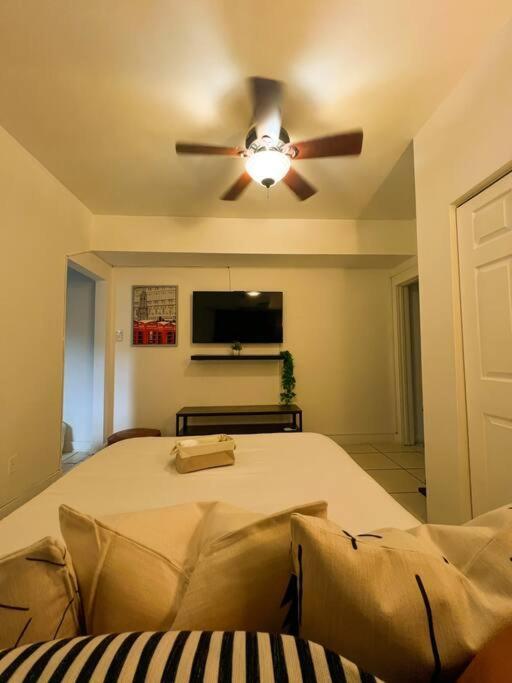 Cozy 1-Bedroom Rental In Miami Eksteriør bilde