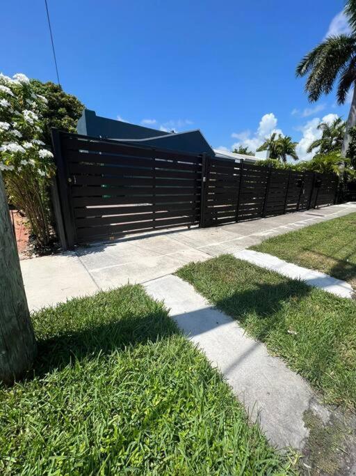 Cozy 1-Bedroom Rental In Miami Eksteriør bilde