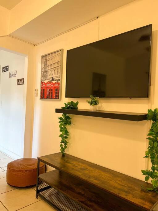 Cozy 1-Bedroom Rental In Miami Eksteriør bilde