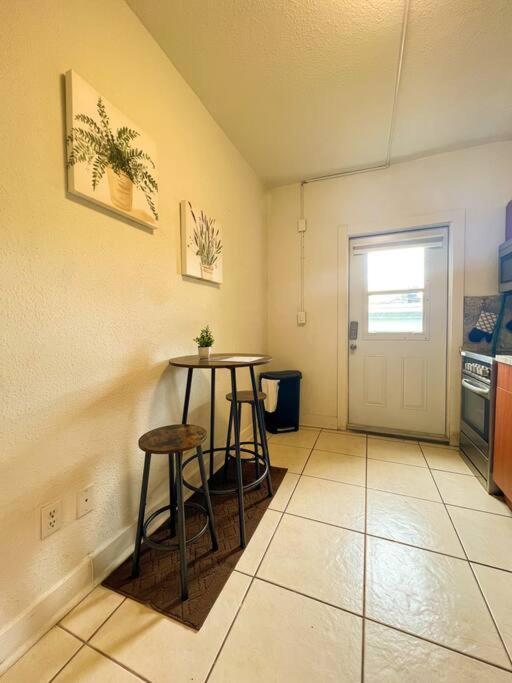 Cozy 1-Bedroom Rental In Miami Eksteriør bilde